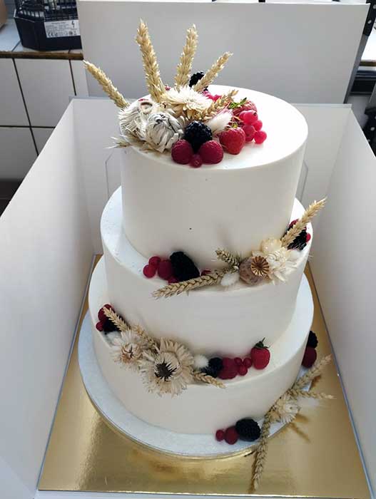 Hochzeittorte Rosen dreistöckig